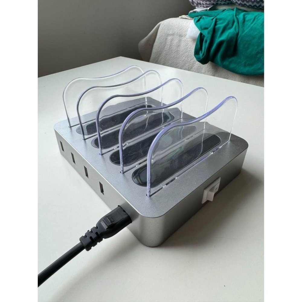 4 Port Charging Station